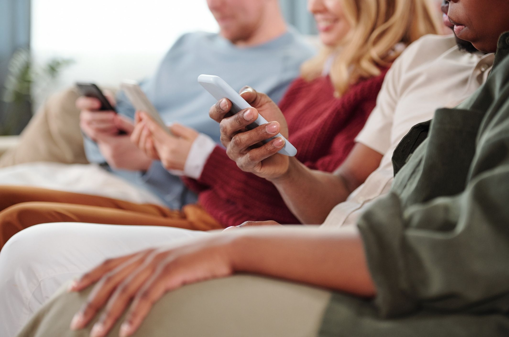 group of people on smartphones to show pros and cons of social media on mental healtg