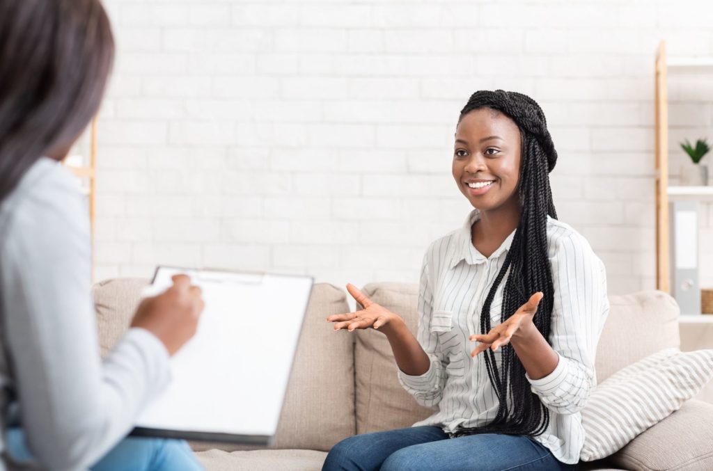 therapist and patient using cognitive behavioral therapy cbt for depression